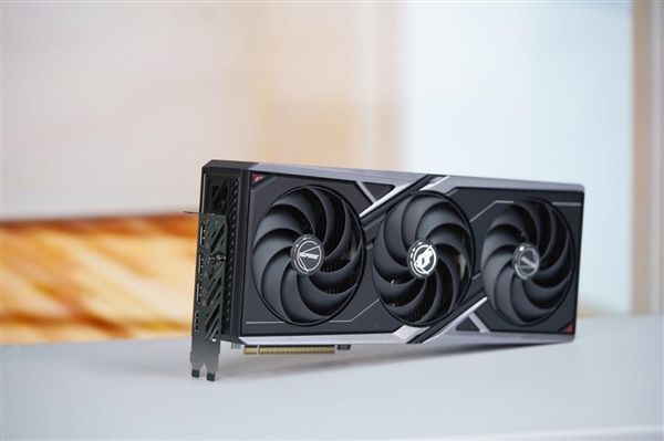 百帧游戏利器！七彩虹iGame RTX 5070 Ti Vulcan OC图赏