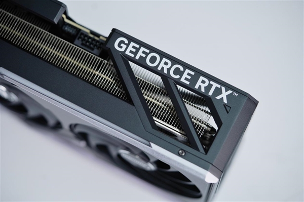 百帧游戏利器！七彩虹iGame RTX 5070 Ti Vulcan OC图赏