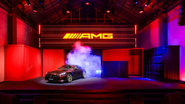 纯油V8不插电！奔驰AMG GT 63 4MATIC+中国首秀：“破百”仅需3.2秒